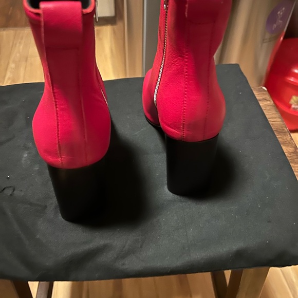 Gorgeous red rag n bone ankle boots with zipper on side - Picture 3 of 15
